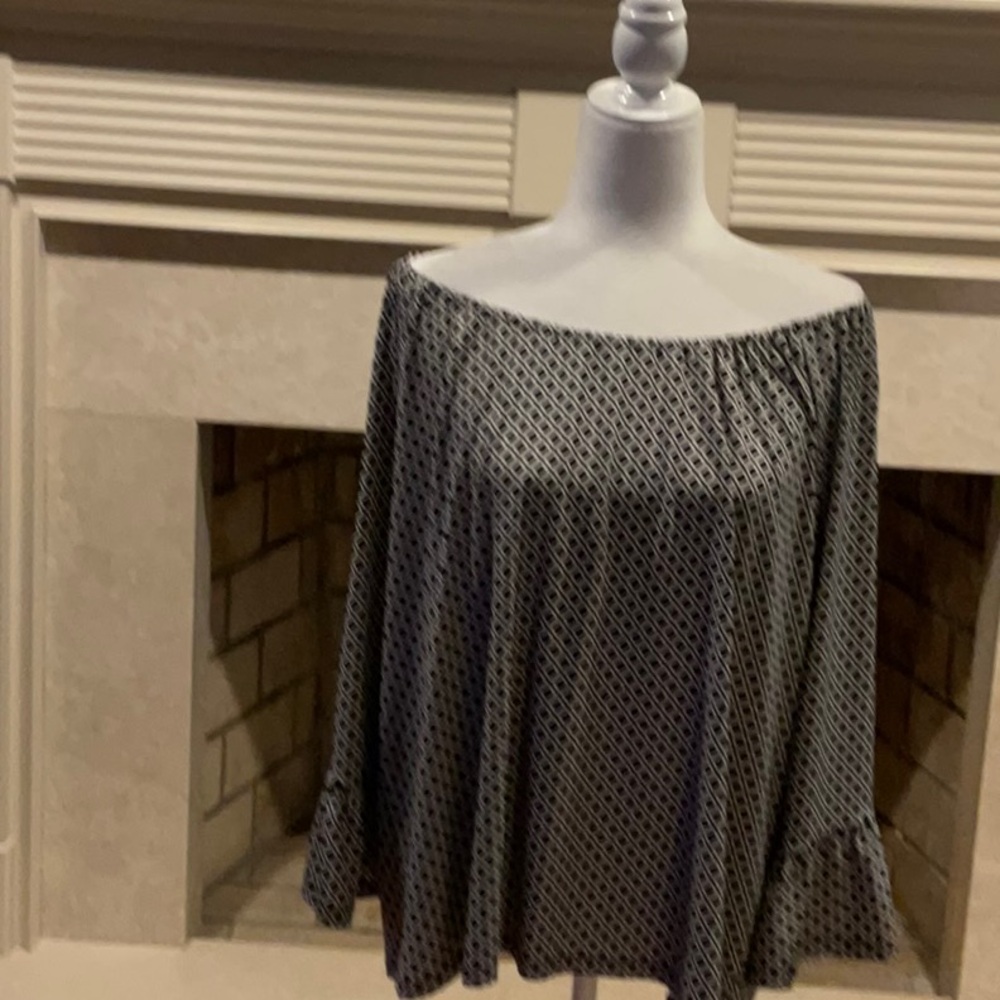 Michael Kors Black and White Off-Shoulder Silky Blouse. Excellent Condition.